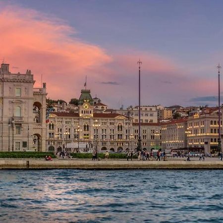 Luxury Stazione Centrale Elegante Loft Trieste Exterior foto
