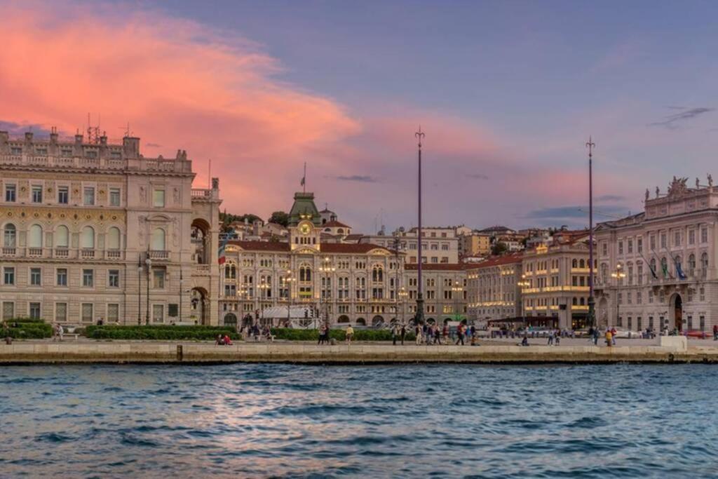 Luxury Stazione Centrale Elegante Loft Trieste Exterior foto