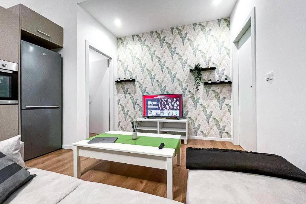 Luxury Stazione Centrale Elegante Loft Trieste Exterior foto